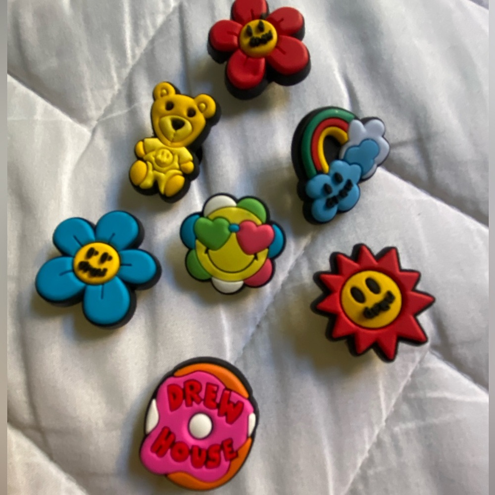 DREW HOUSE BY JUSTIN BIEBER // CROCS CHARMS JIBBITZ